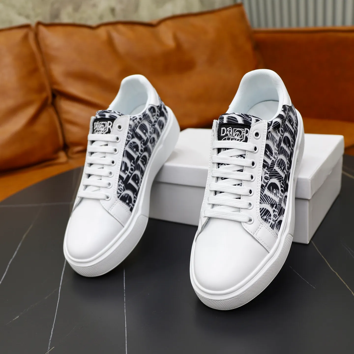 Ex-factory price: 440💰🙅‍♂️🙅‍♂️🙅‍♂️ Brand: Dior DIOR Standard code: 38-44 (45 customized) Grade: Same as the official website Material: Original fabric Comfortable lining Lightweight wear-resistant outsole Style category: Men's fashionable casual shoes Running sneakers Distinguished luxury brand elements Top luxury Color: Actual picture color